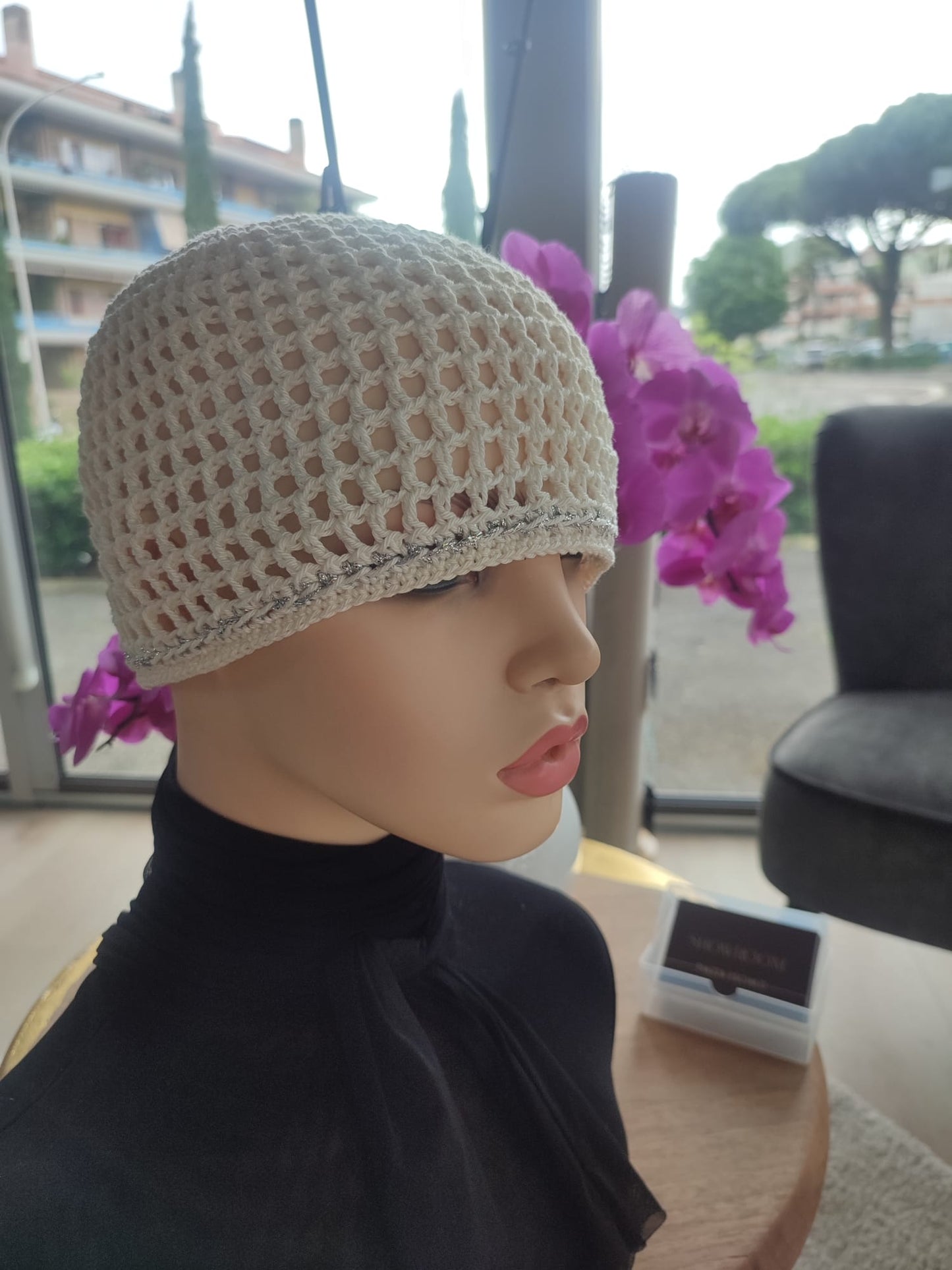 Cappello Artigianale a Punto Rete con Filo Lurex Argentato