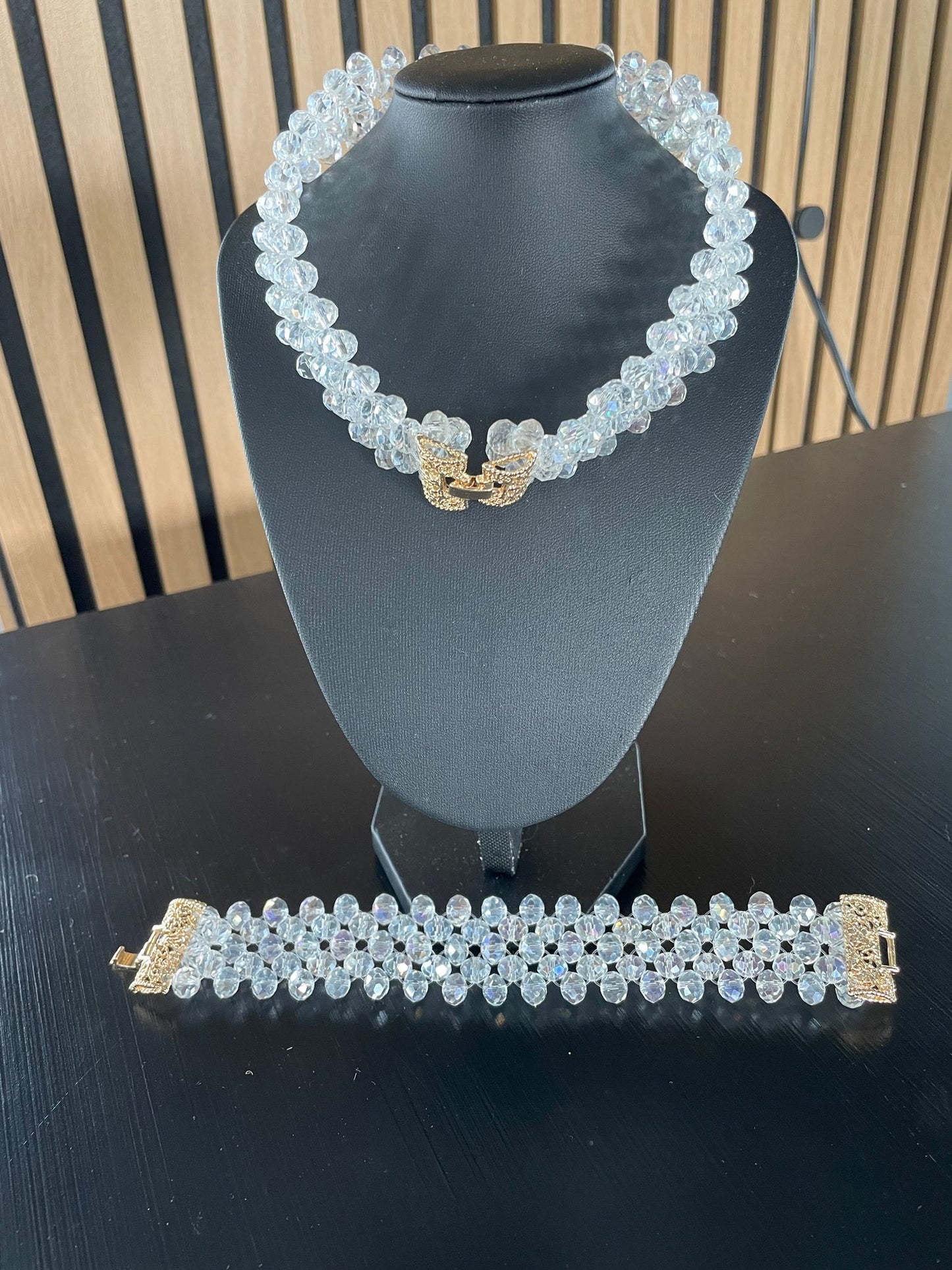 Bracialetio e collana di cristallo