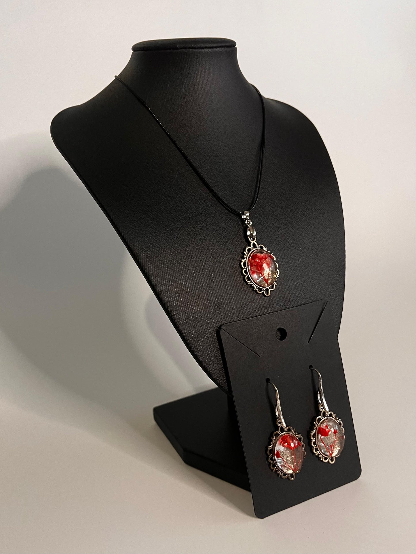 Set Orecchini e Collana in Resina con Fiore Reale