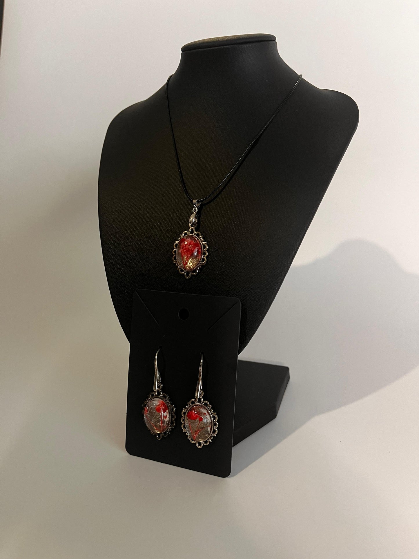 Set Orecchini e Collana in Resina con Fiore Reale