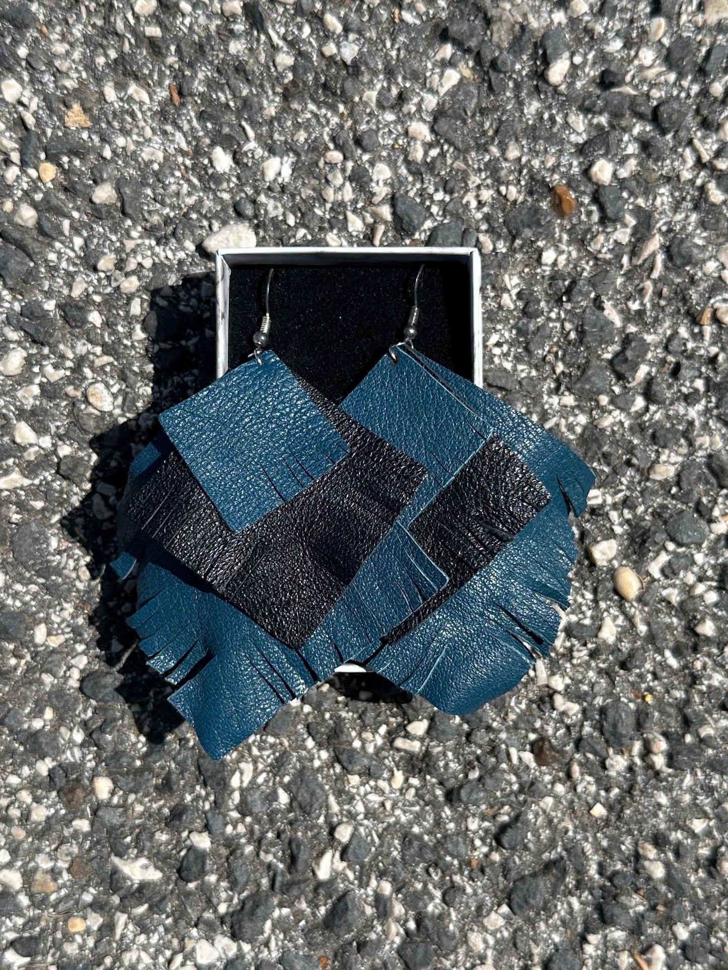 Orecchini in pelle vera intrecciata