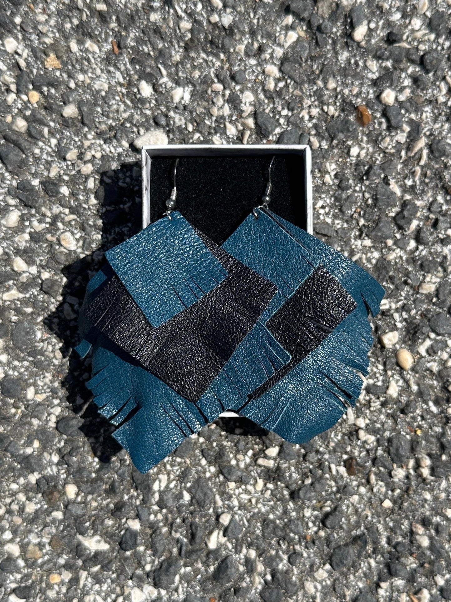 Orecchini in pelle vera intrecciata