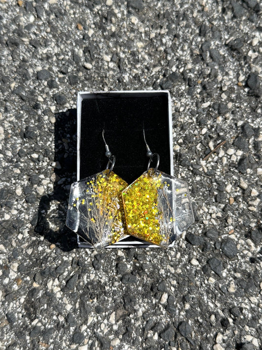 Orecchini in resina con glitter e soffioni