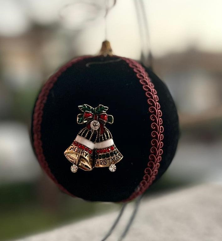 pallina velluto nero con decorazioni
