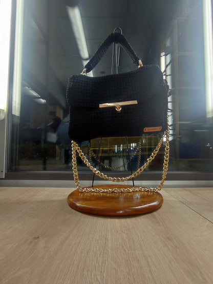 BORSA NERA CON CATENINA ORO