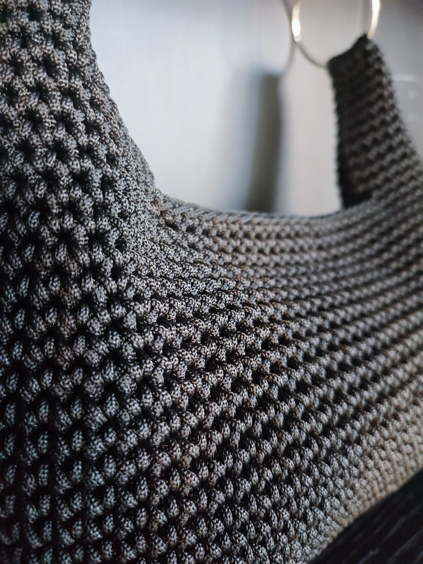 Borsetta  a spalla con anello, colore  NERO