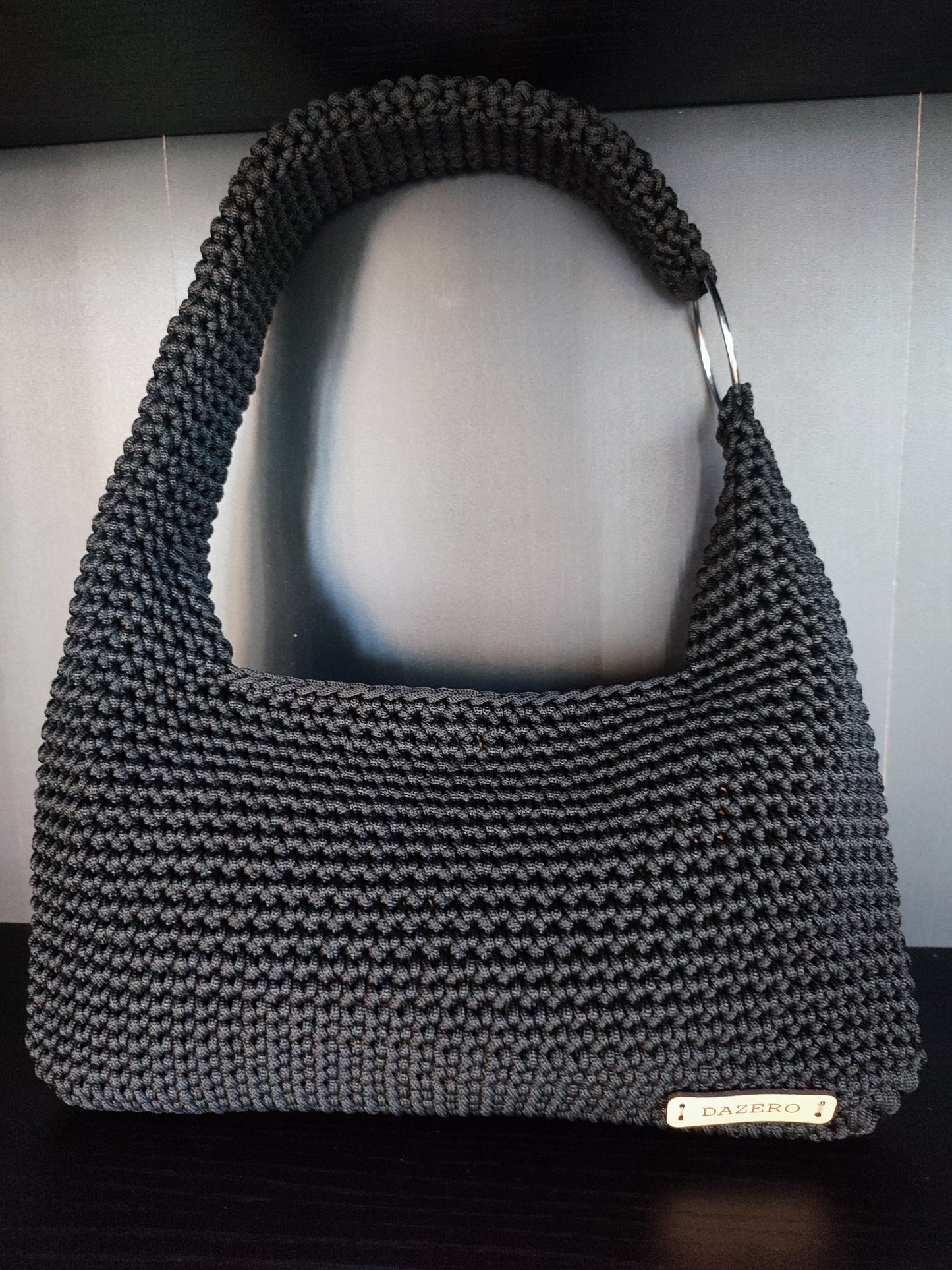 Borsetta  a spalla con anello, colore  NERO