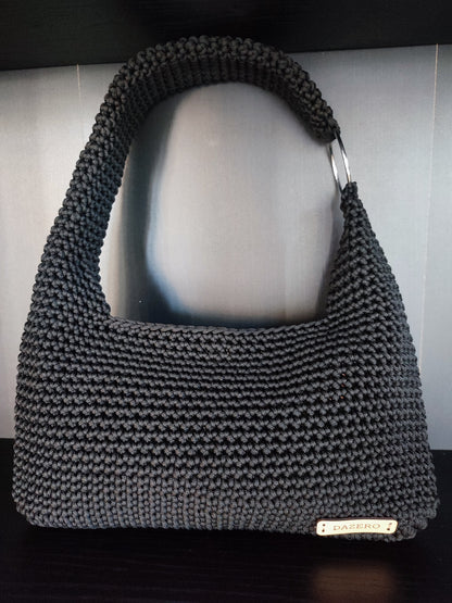 Borsetta  a spalla con anello, colore  NERO