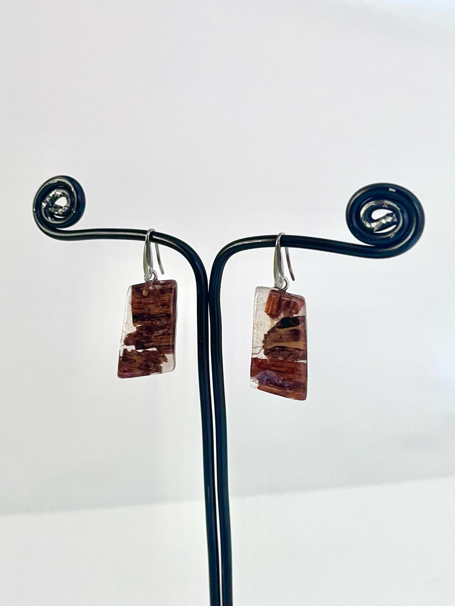 orecchini di legno e resina