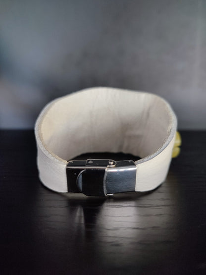 Bracialetio di pelle con fiore di pietra