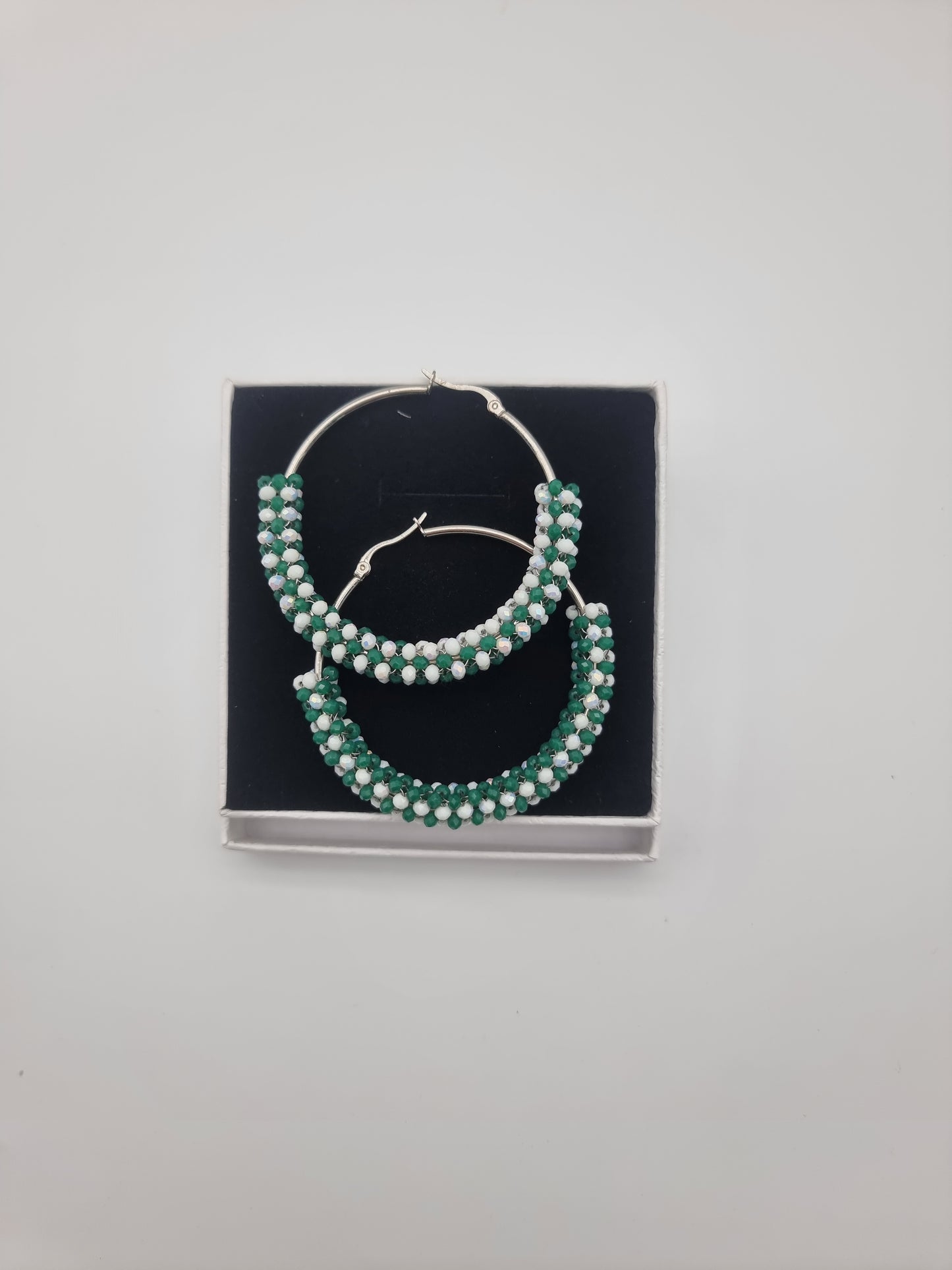 Orecchio con perline di cristallo