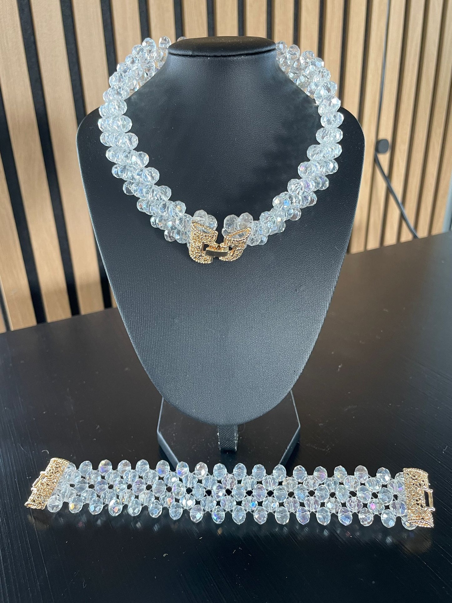 Bracialetio e collana di cristallo