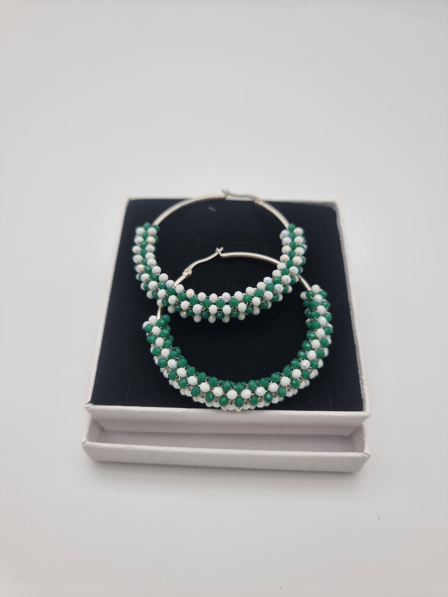 Orecchio con perline di cristallo